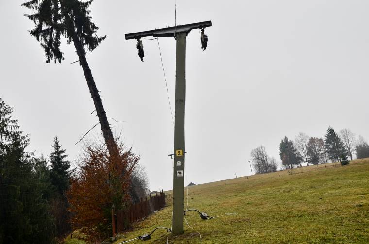 Életét vesztette a felvonóból kiesett férfi, vizsgálat indult az ügyben