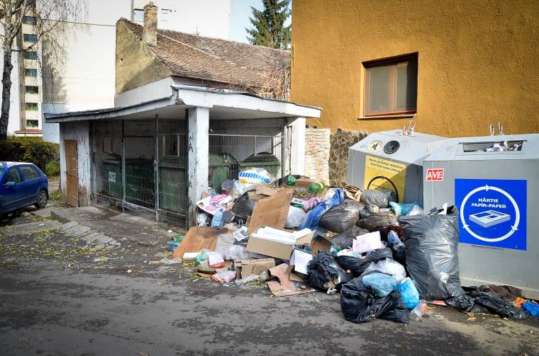 Szemetelők nyomában a helyi rendőrség