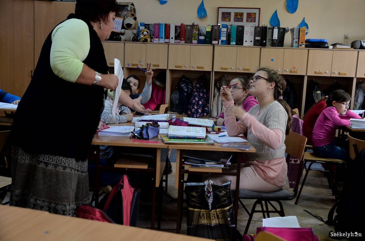 Meg nem érdemelt intő. A tanítók szerint az egész egy előkészített, ördögi, hosszú terv, ami diszkriminálja a magyarokat •  Fotó: Barabás Ákos