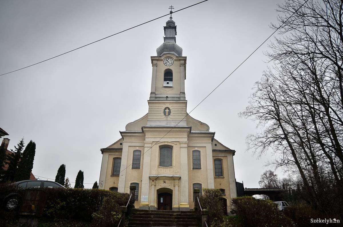 A székelyudvarhelyi Szent Miklós-plébániatemplomban pénteken este tartják a búcsús szentmisét. Archív •  Fotó: Barabás Ákos