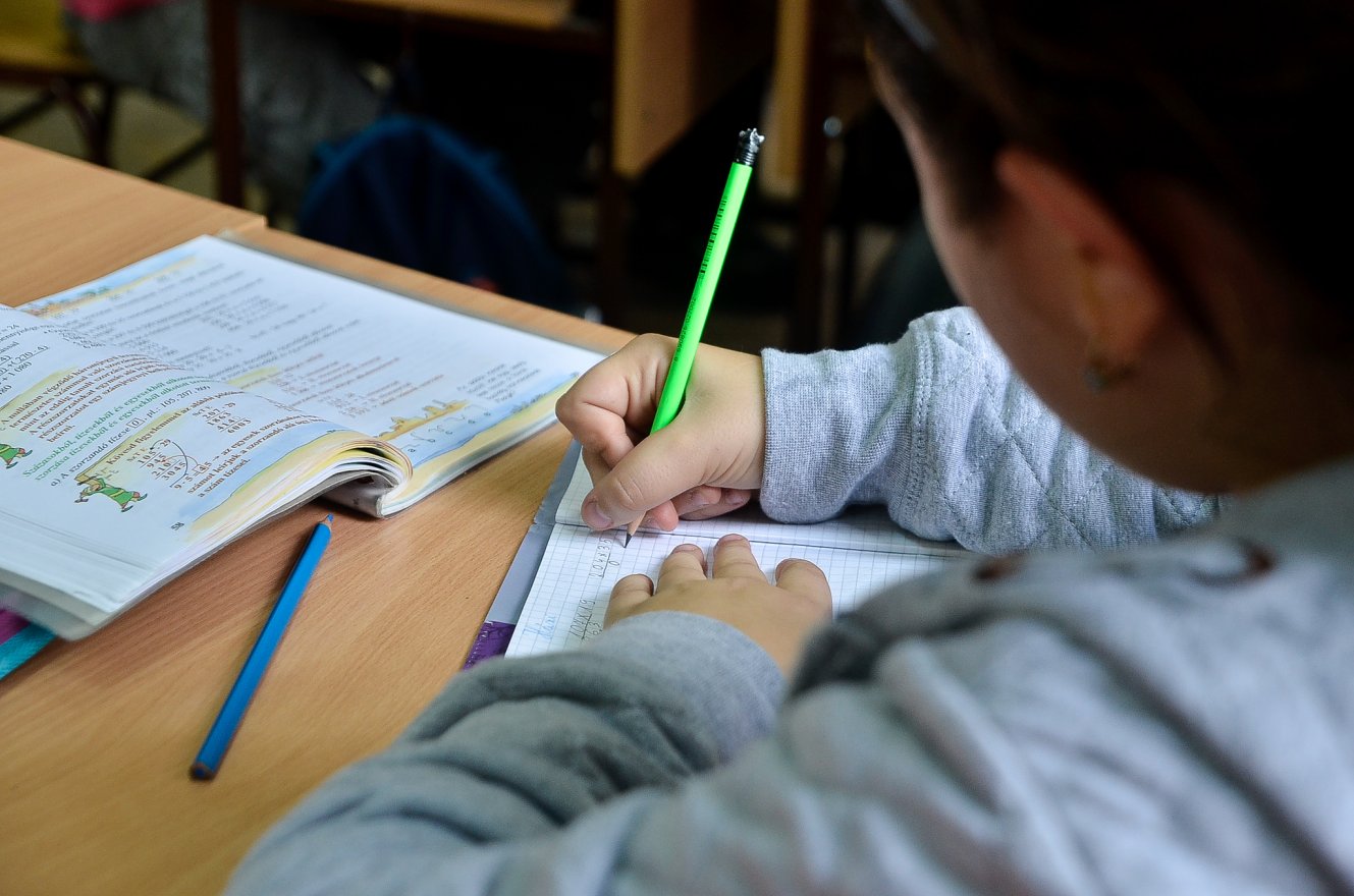Több mint háromezer szórványbeli magyar kisiskolás vesz részt délutáni oktatási programban Erdélyben