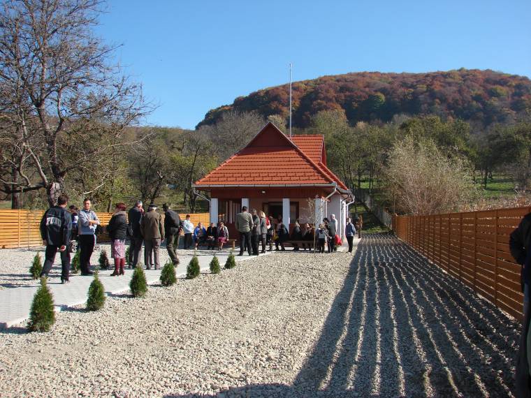 Megáldották a kissolymosi ravatalozót