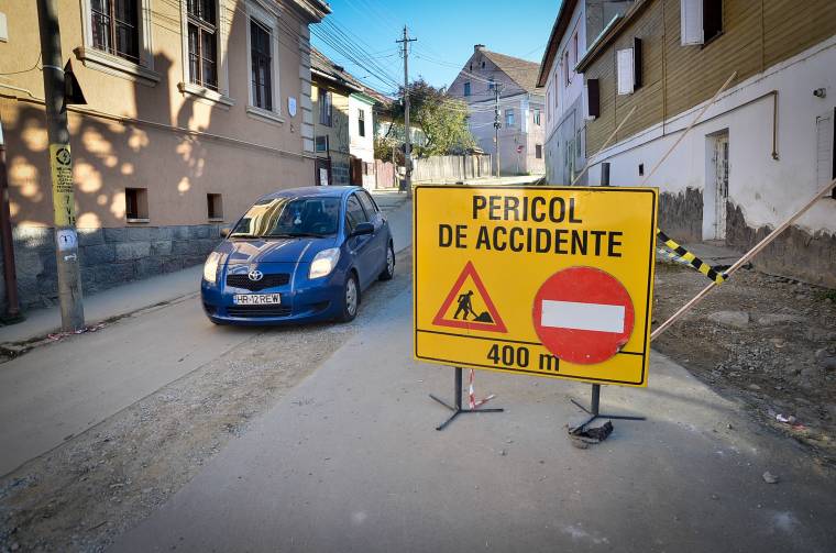 Továbbra is útlezárásokra kell számítani a Szentimre utcában