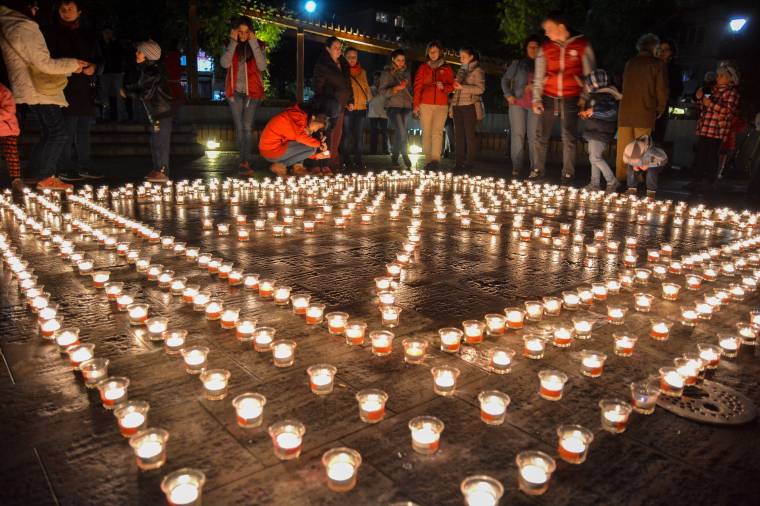 Jelképes sorsvállalás a nélkülözőkkel