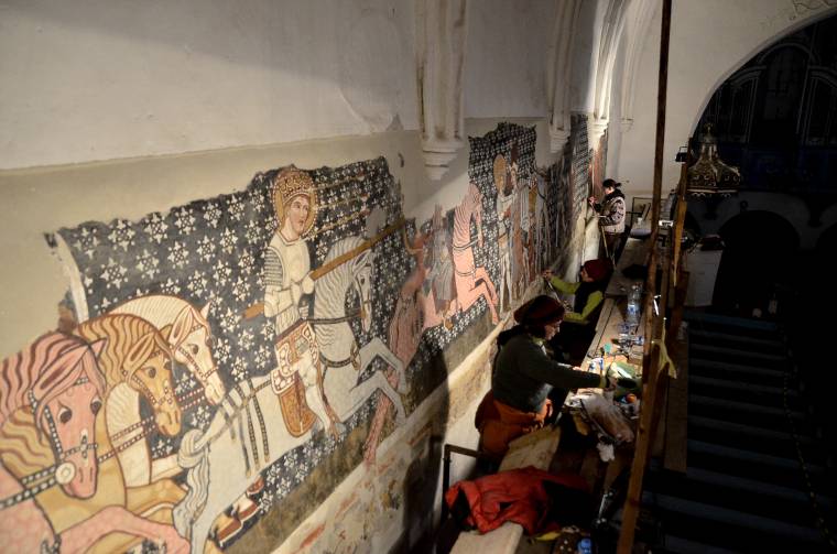 Tavasszal folytatják a templomfreskók helyreállítását