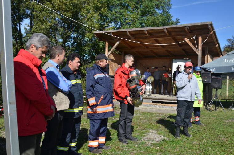 Védőruházatot kaptak a székelyszentkirályi tűzoltók