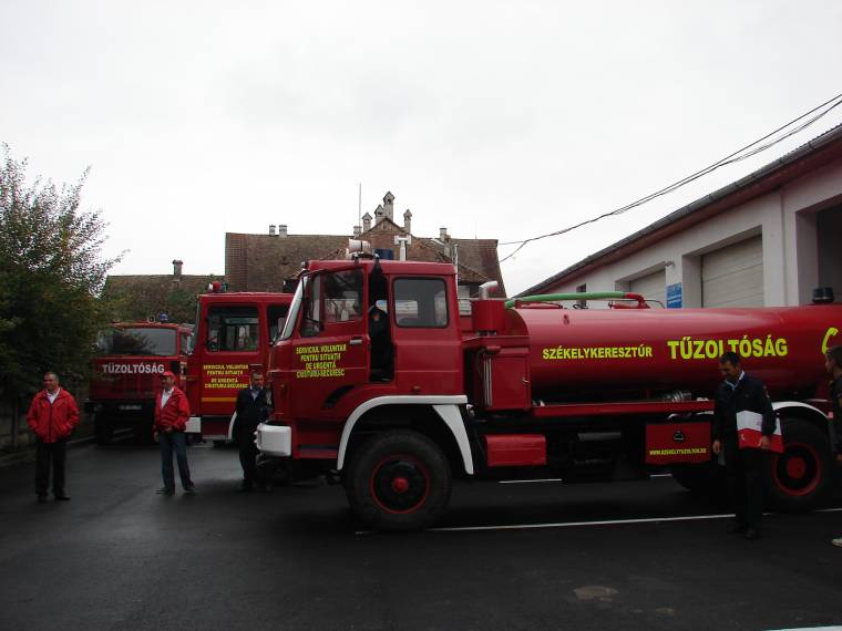 Tűzoltóautót adtak át Székelykeresztúron