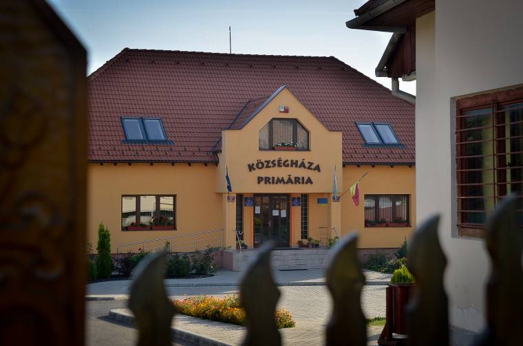 Fejszével tört be a felsőboldogfalvi községházára