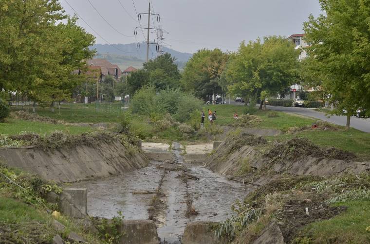 Tisztul a Békás-patak medre