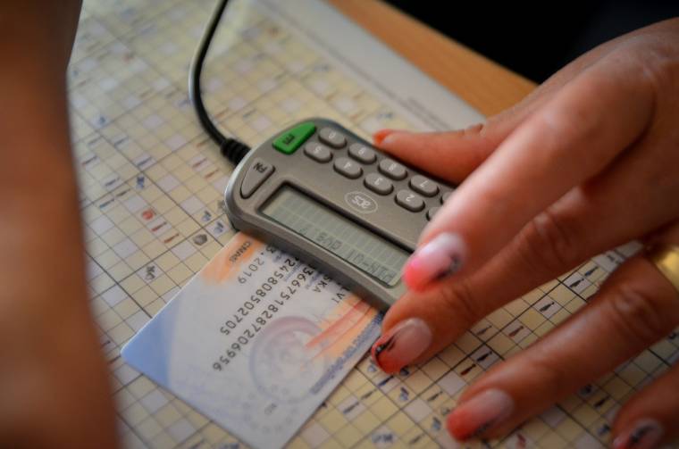 Aki nem „kártyázik”, fizet