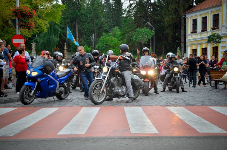 Motorostalálkozó a Szejkén