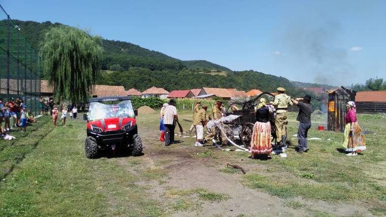 „Cigányok” égő házát oltották ki a fenyédi tűzoltók