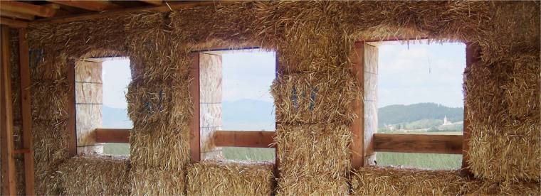 Egyre népszerűbbek a szalmabálából épített otthonok