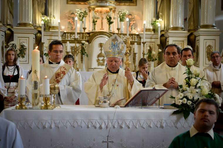 Lövétei búcsú áldáskérelmekkel