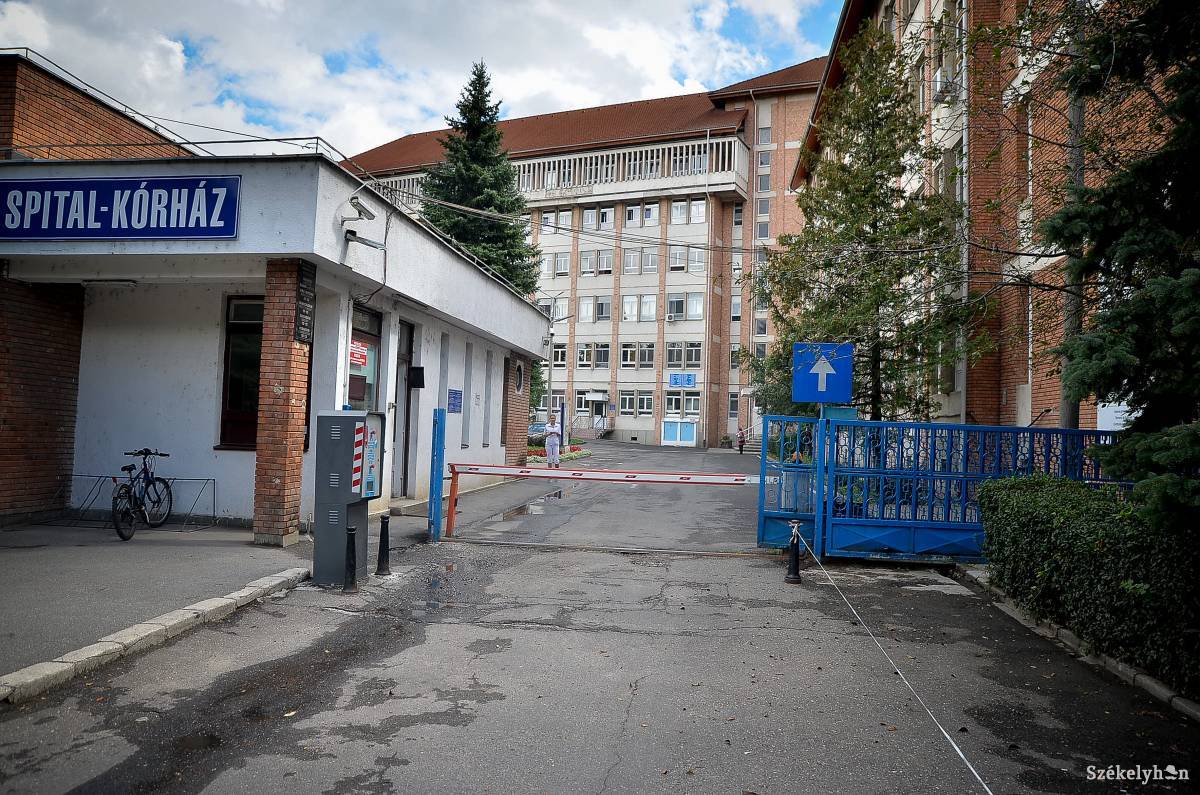 Hat vezető és több alacsonyabb beosztásban dolgozó alkalmazott is beadta felmondását a napokban a székelyudvarhelyi kórházban •  Fotó: Barabás Ákos