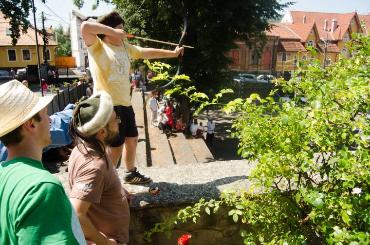 Lovagok foglalták el a Székely Támadt-várat