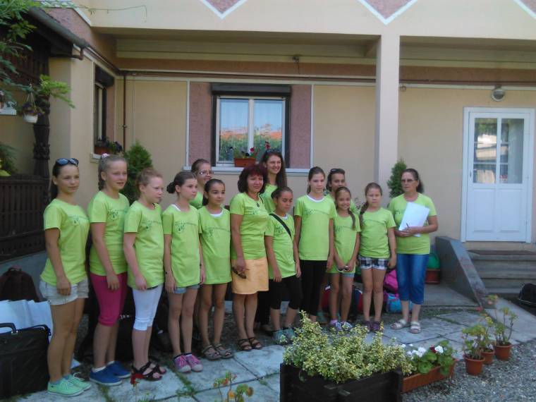 Szépet alkotnak Derzsben a cimborák