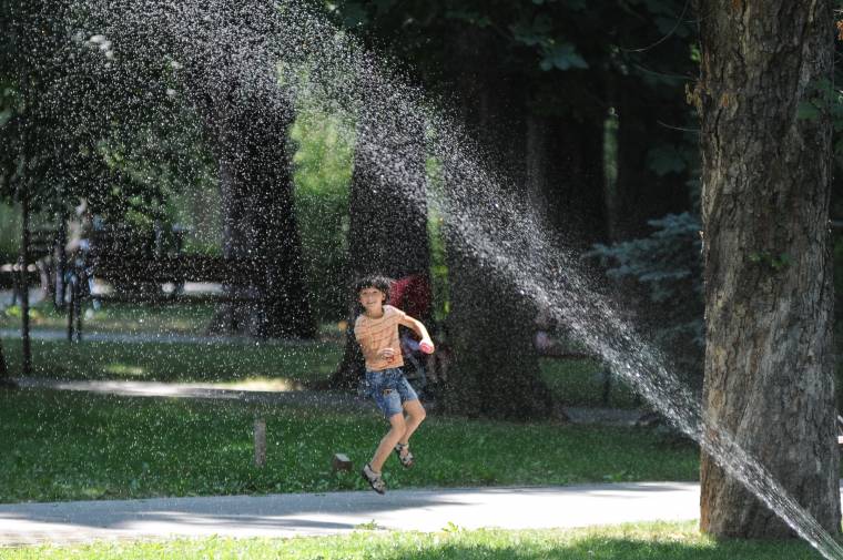 Záporok enyhítik a kánikulát