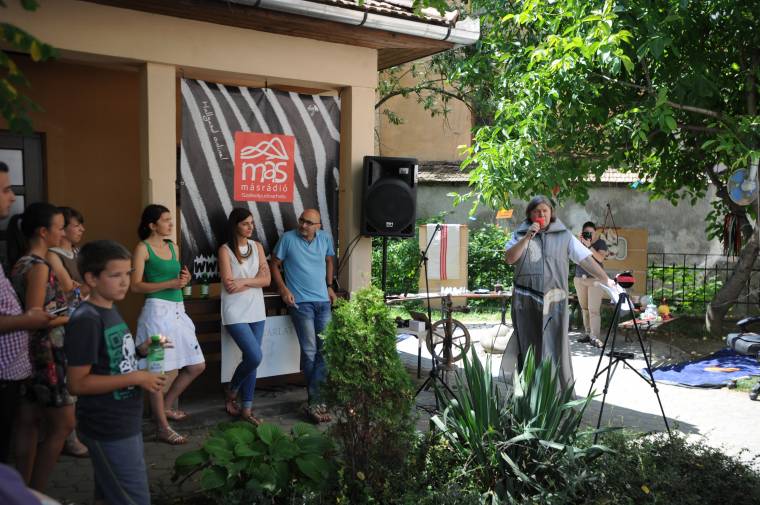 „Időtlen, idétlen, idejétmúlt és időszerű” alkotások a születésnapon