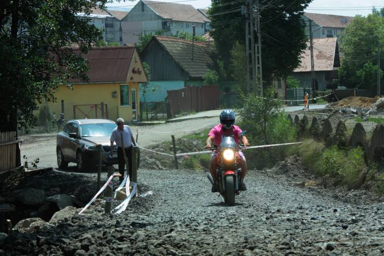 Ideiglenes átkelőt építettek Szentegyházán