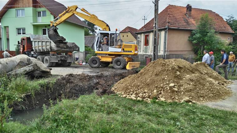 Hodgyai áteresz: előbb tömörítés, aztán aszfaltozás