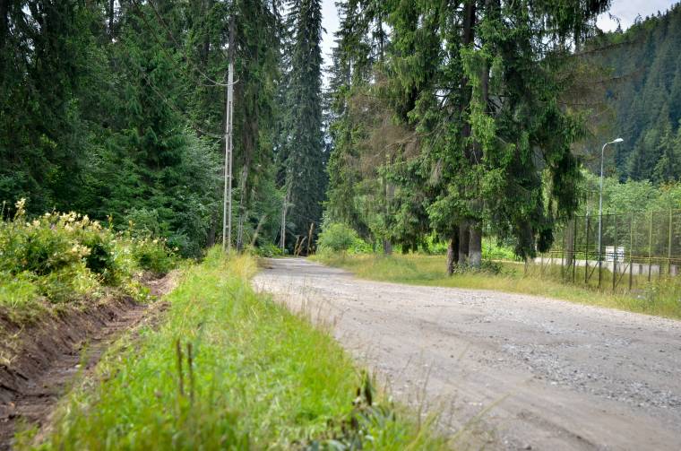 Van ahol aszfaltoznak, máshol köveznek