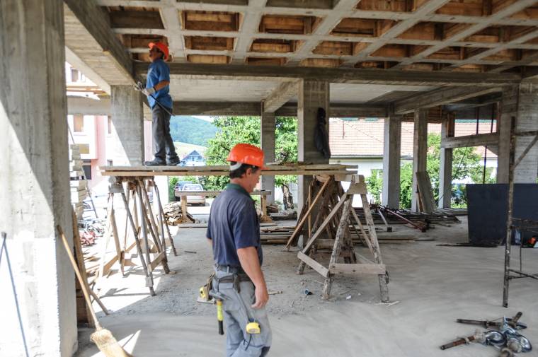 Haladnak a Hargita Business Center építésével