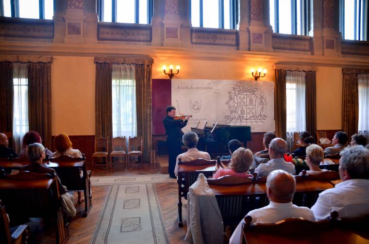 3400 lejt sikerült összemuzsikálni a kórház javára