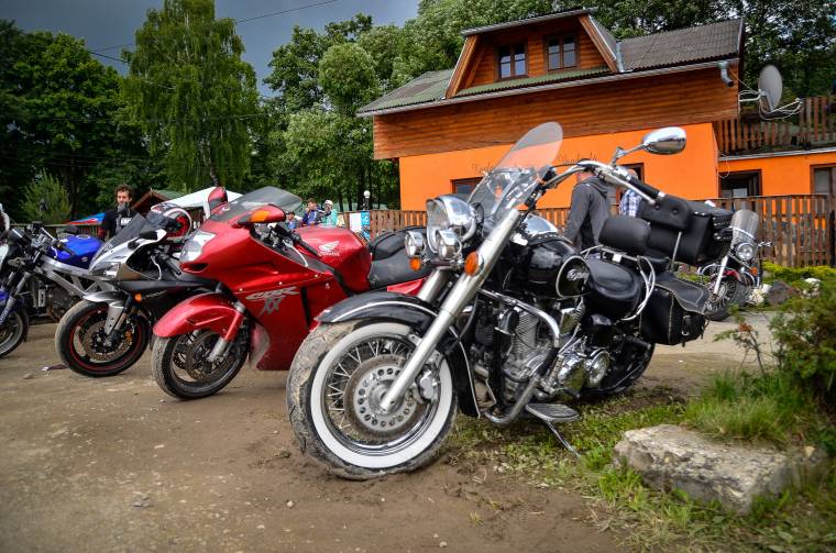 Felbőgtek a motorok Szentegyháza mellett