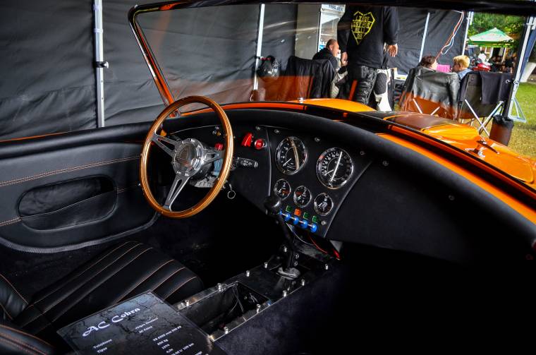 „Aszfaltszaggatók” a zeteváraljai gátnál