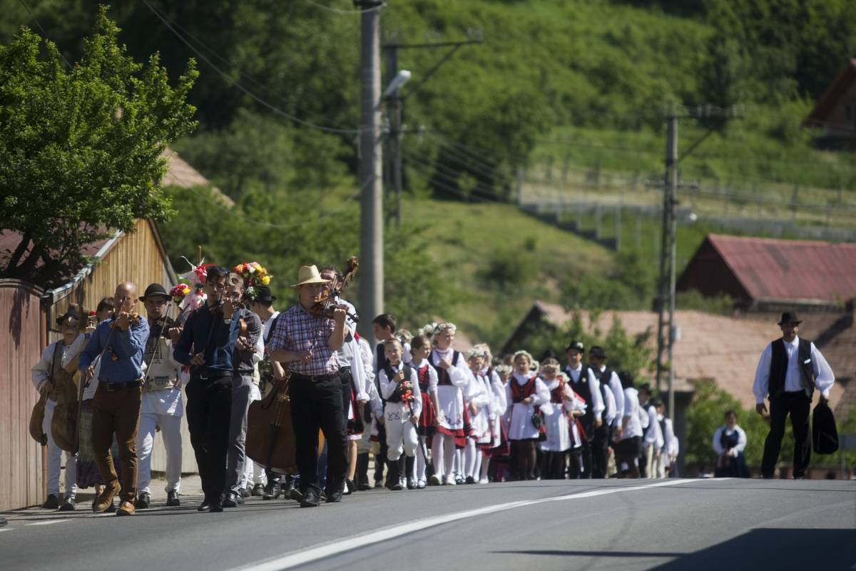 Gyermeklakodalmon Máréfalván. Nem hagyják feledésbe merülni ezt a hagyományt. Archív •  Fotó: Haáz Sándor