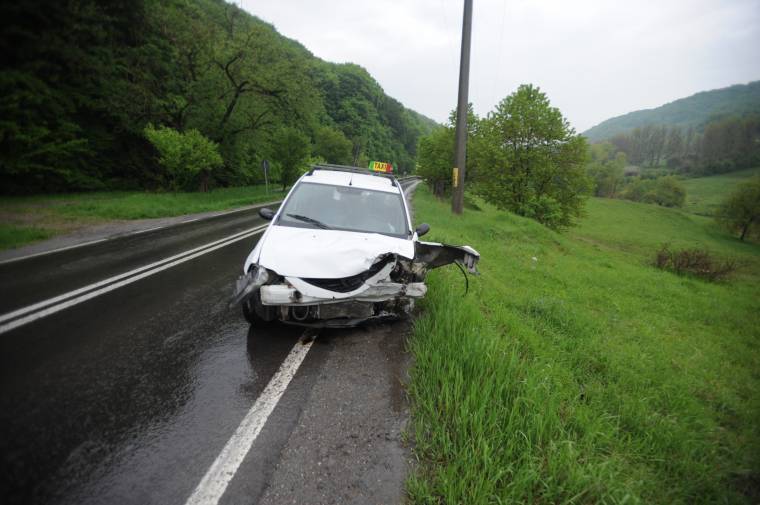 Két autó ütközött össze a Szejkén