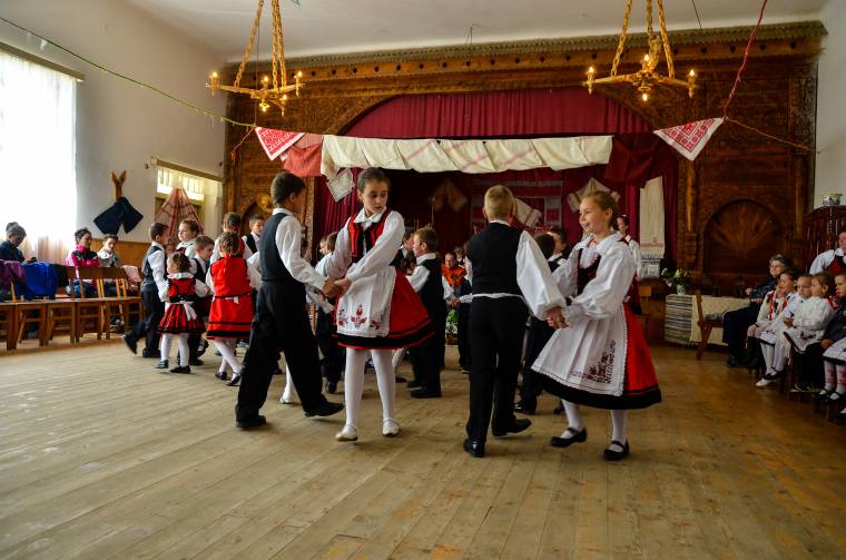 Mozgás, ének, társas kapcsolat