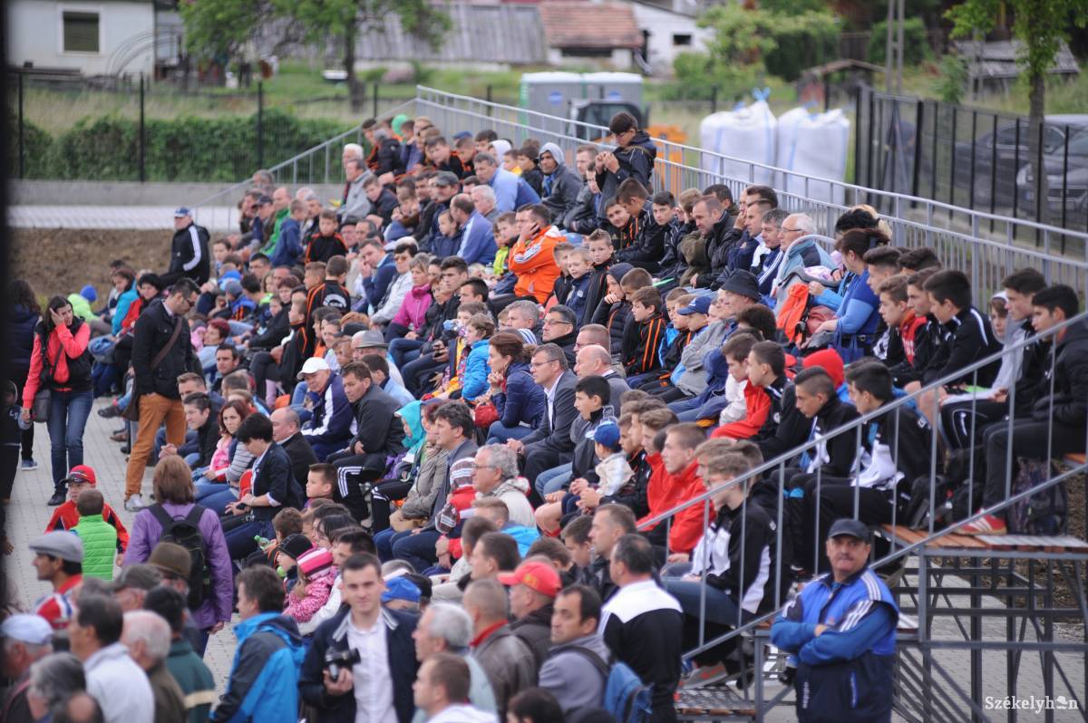 &bullet;  Fotó: Thomas Campean