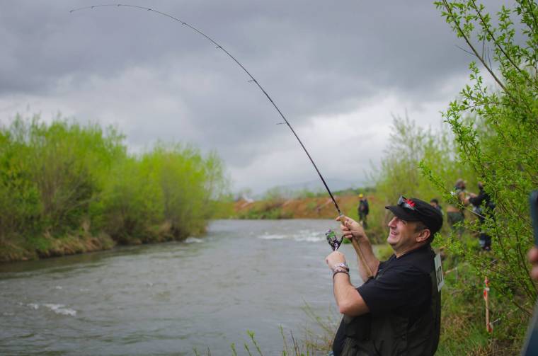 Horgászverseny haltelepítéssel