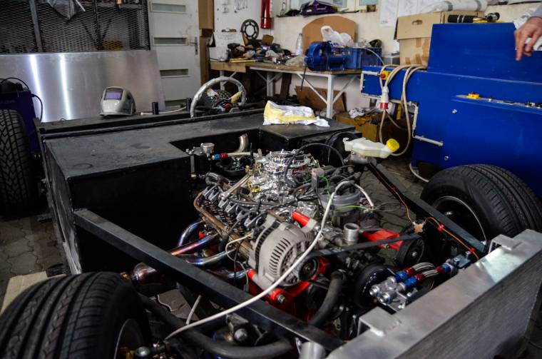 Legendás sportautót építenek Bögözben