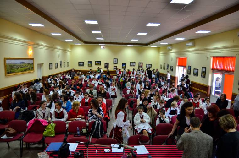 Születésnapi versmondóverseny: Kányádit köszöntötték Nagygalambfalván