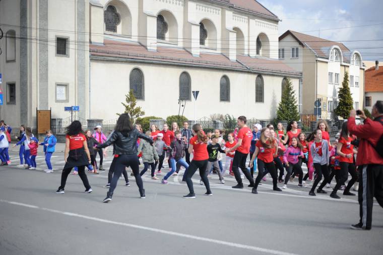 Zumbáztak Székelyudvarhely főterén