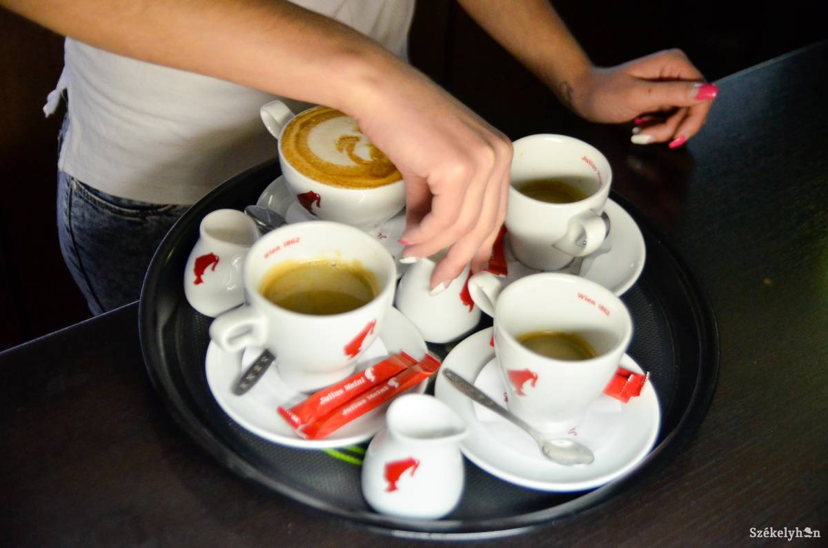 Nem fizet túl jól. Változatlanul a vendéglátásban a legalacsonyabb az átlagbér • Fotó: Barabás Ákos