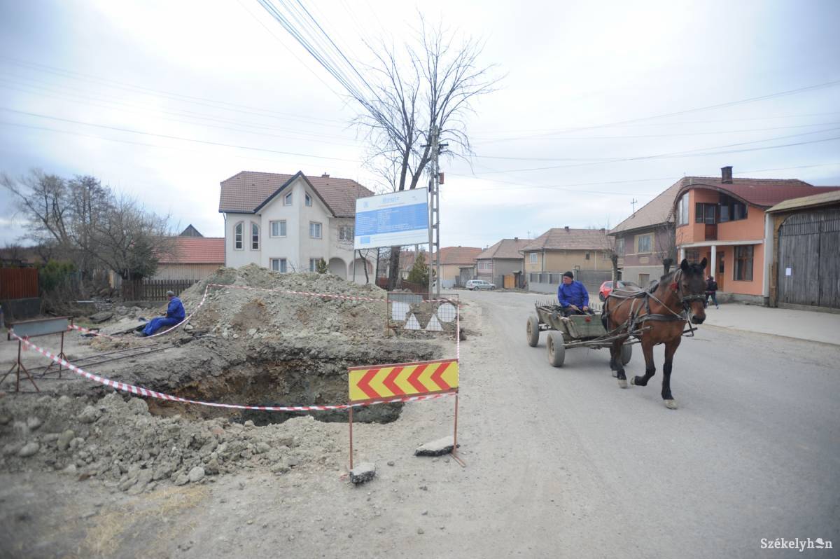 Bőven akadna, mire költeni. Bár a romániai infrastruktúra fejlesztésért kiált, mégsem érkeznek az országba a sok problémára megoldást kínáló uniós pénzek •  Fotó: Thomas Campean