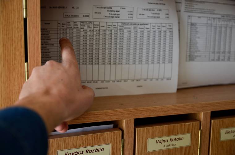 Hitelből fizetik a számlát – a romániai háztartások 81,6 százalékában okoznak gondot a kiadások