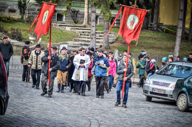 Határkerülők imádkoztak a székelyudvarhelyi kereszteknél