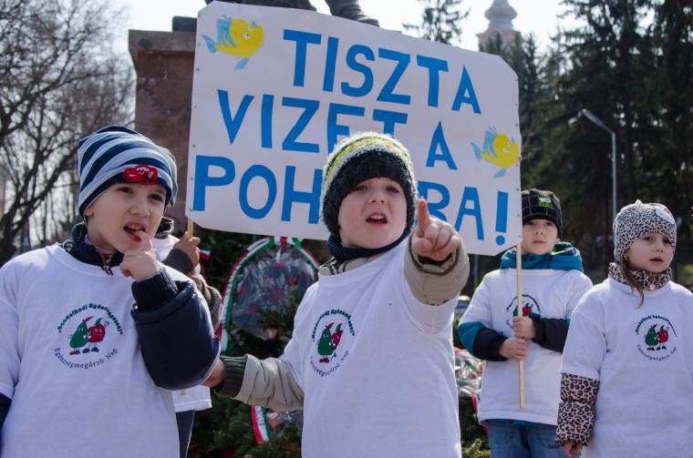 Vízfogyasztás-népszerűsítő napközisek