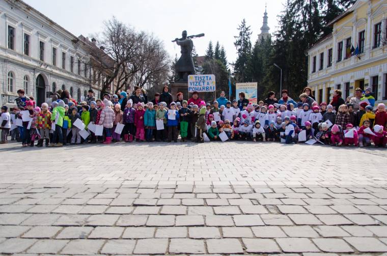Óvodások népszerűsítették a vízfogyasztást Székelyudvarhelyen