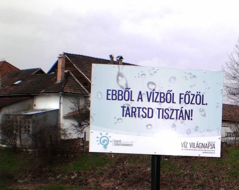 „Ebből a vízből iszol. Tartsd tisztán!”