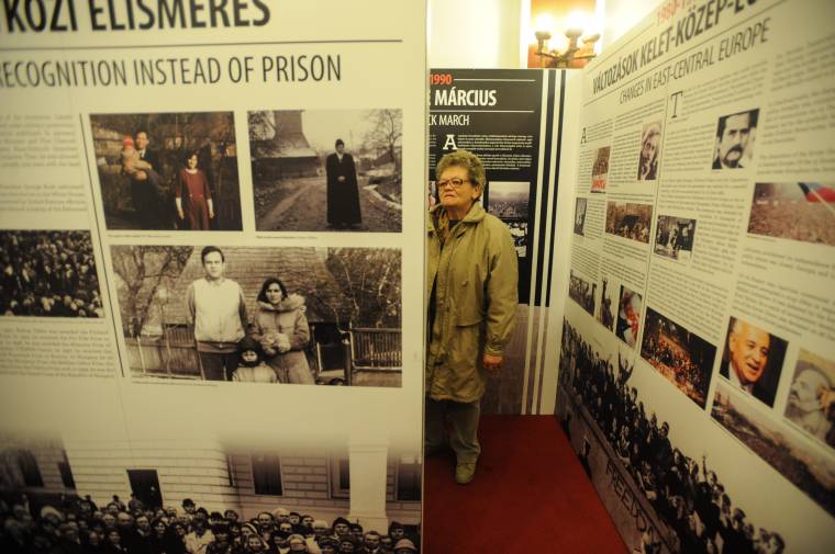 Helyi vonatkozásokkal kiegészített vándortárlat