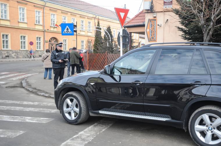 A helyi rendőrség is büntetheti ezentúl a szabálytalanul parkolókat Udvarhelyen