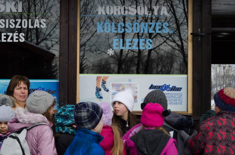 Előszeretettel viszik a diákokat az udvarhelyi korcsolyapályára