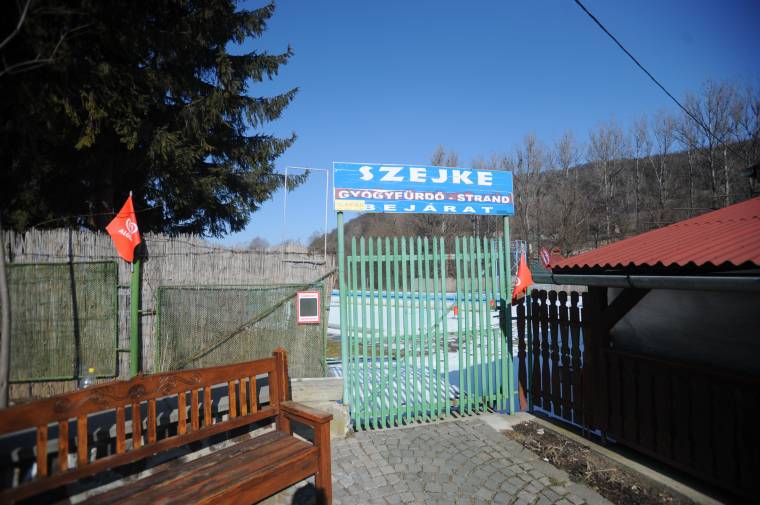 Szejkefürdő: ismét van gyógykezelés és buszjárat