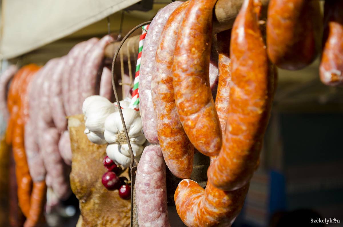 Vissza a hagyományoshoz. A dietetikus szerint inkább házi kolbászt fogyasszunk mértékkel, mint bolti felvágottat •  Fotó: Lukácsi Lehel